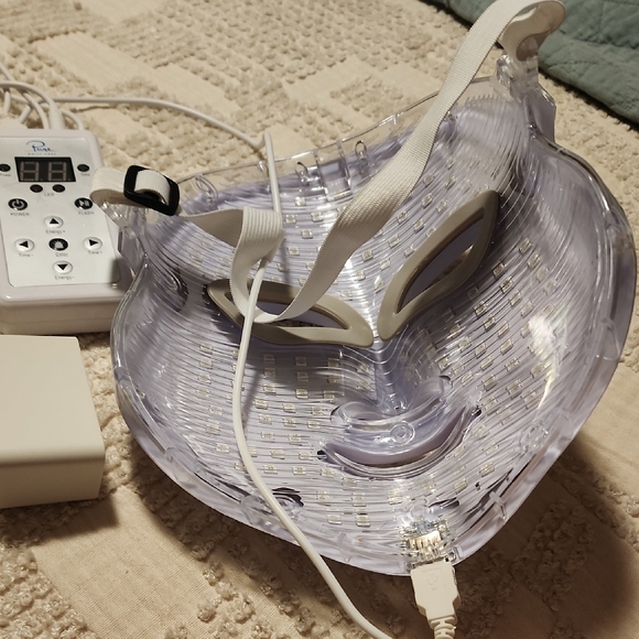 LED Facial Mask - White - Picture 2 of 9